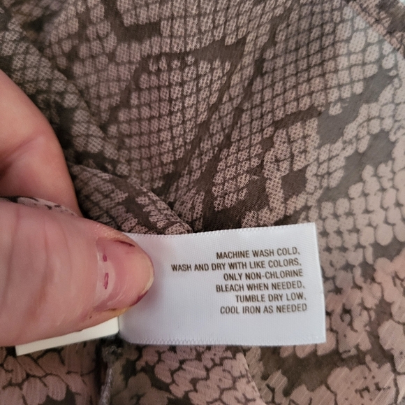 Old Navy Snake Print Sleeveless Top - Picture 4 of 4